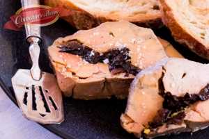 Terrine de foie gras aux pruneaux